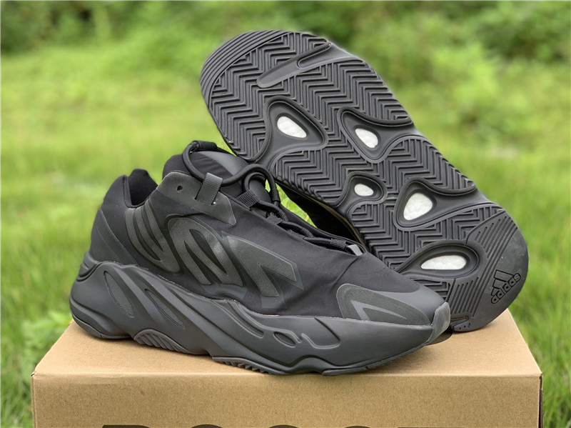Adidas Yeezy Boost 700 MNVN "Triple Black" фото № 5