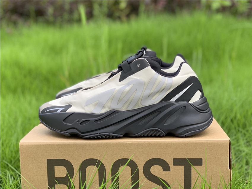 Adidas Yeezy Boost 700 MNVN "Bone" фото № 2