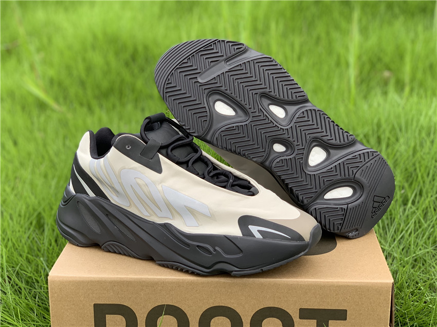 Adidas Yeezy Boost 700 MNVN "Bone" фото № 6