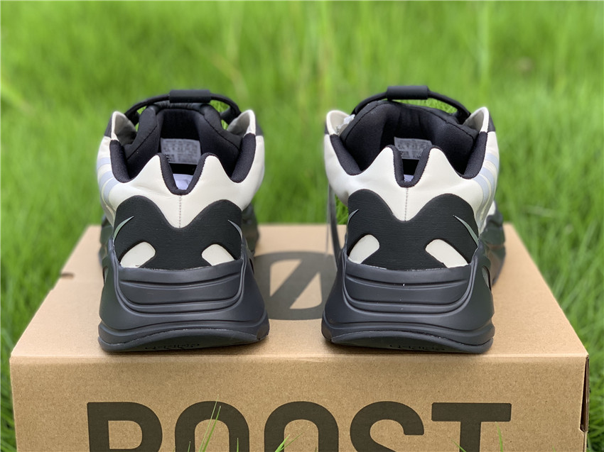 Adidas Yeezy Boost 700 MNVN "Bone" фото № 7