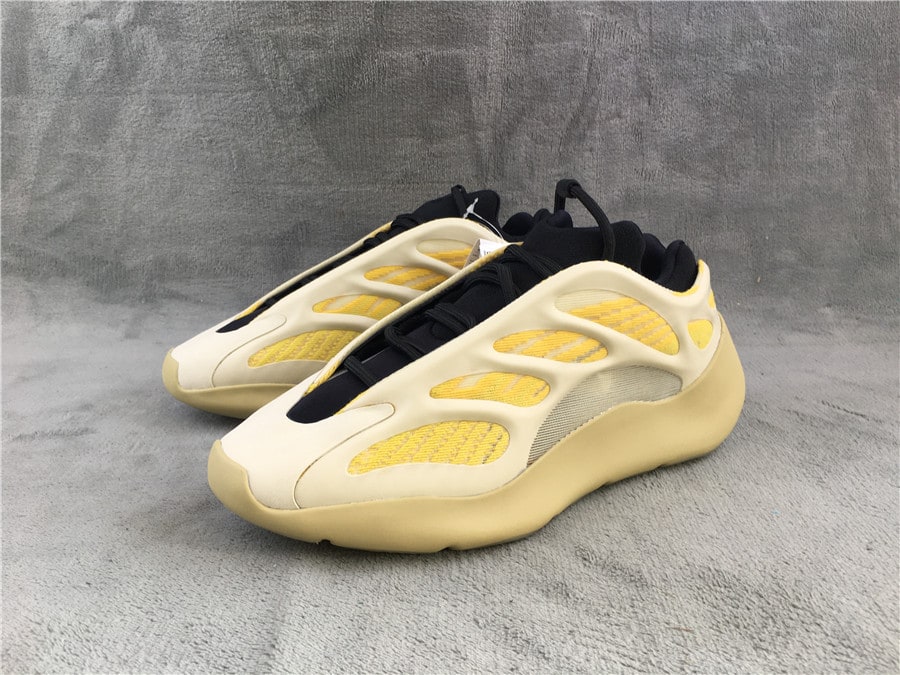 Adidas Yeezy Boost 700 v3 "Safflower" фото № 5