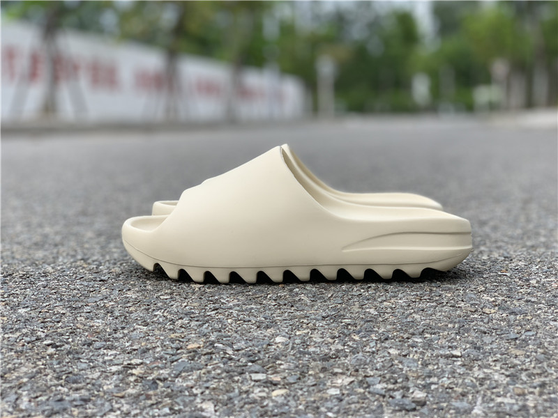 Шлепанцы Yeezy Slide "Bone" фото № 2