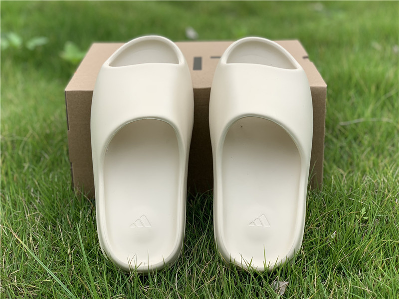 Шлепанцы Yeezy Slide "Bone" фото № 4