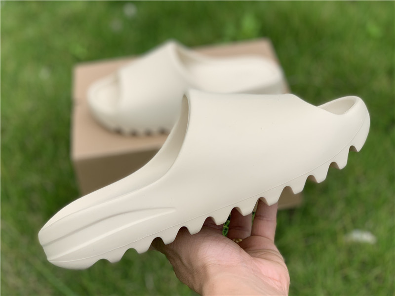 Шлепанцы Yeezy Slide "Bone" фото № 6