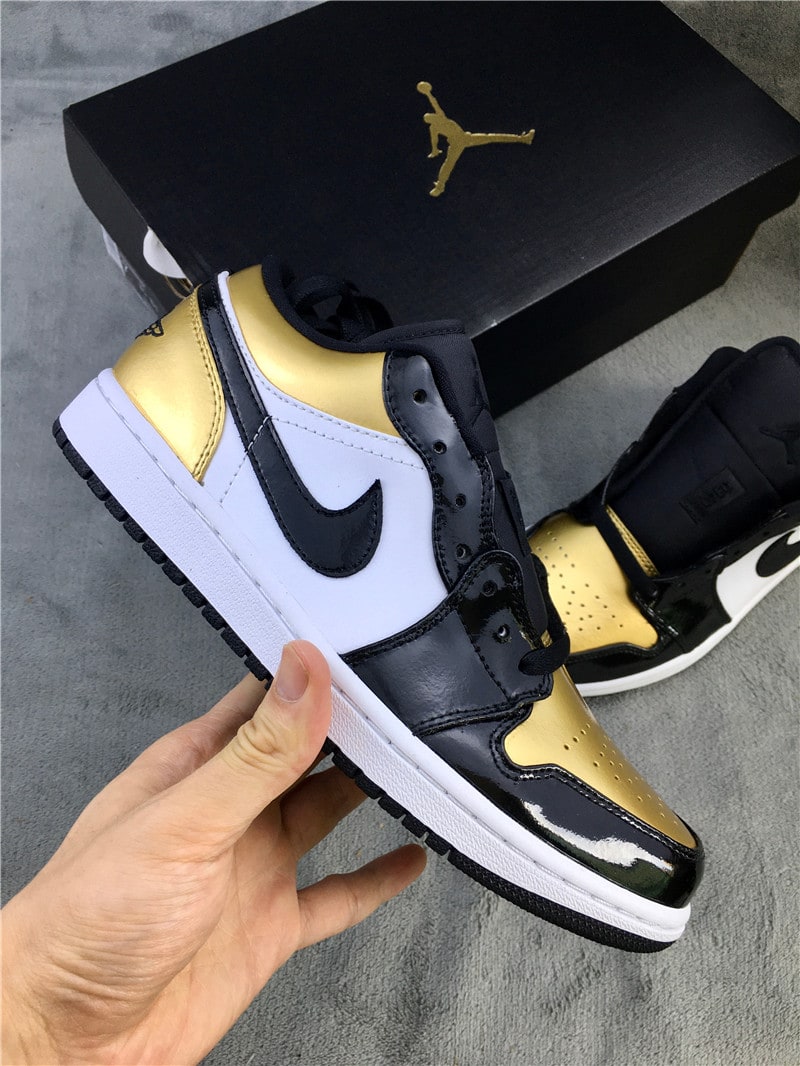 Air Jordan 1 Retro Low "Gold Toe" фото № 2