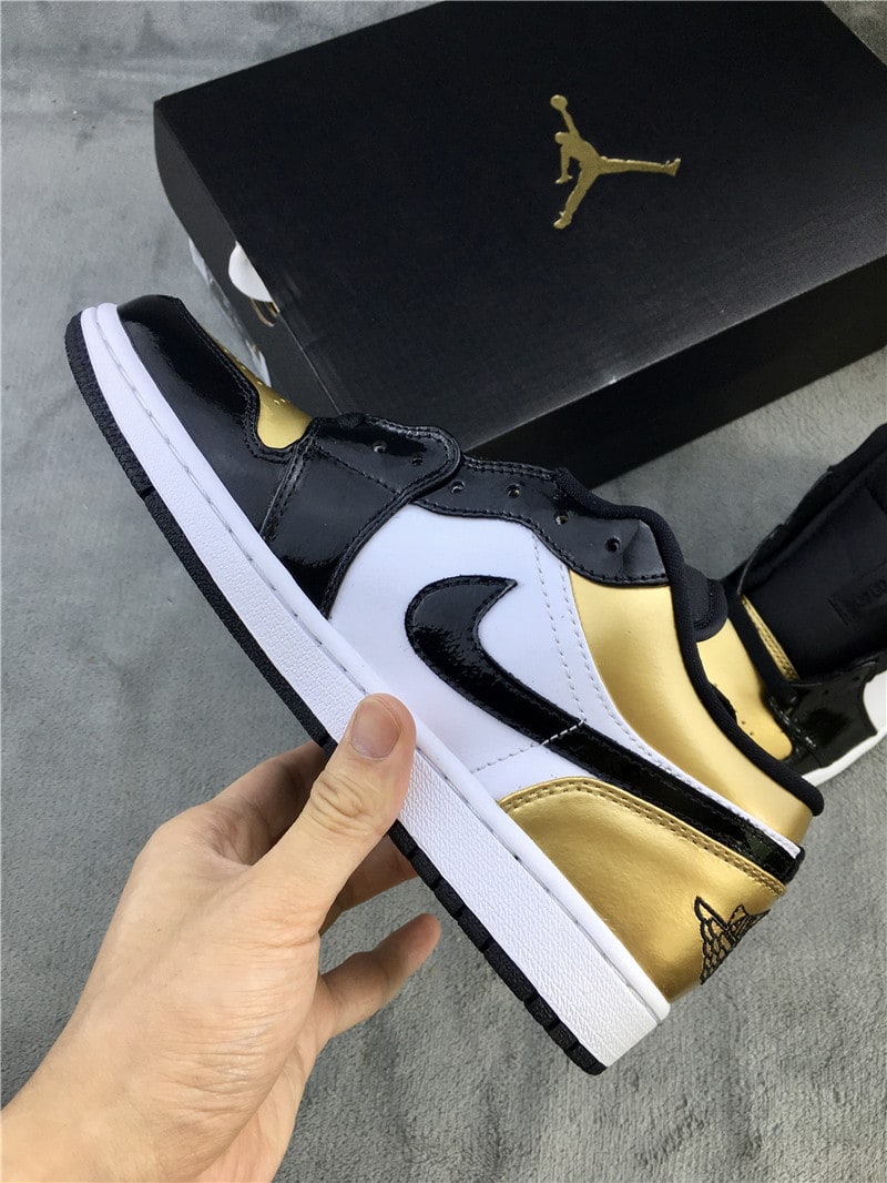 Air Jordan 1 Retro Low "Gold Toe" фото № 3
