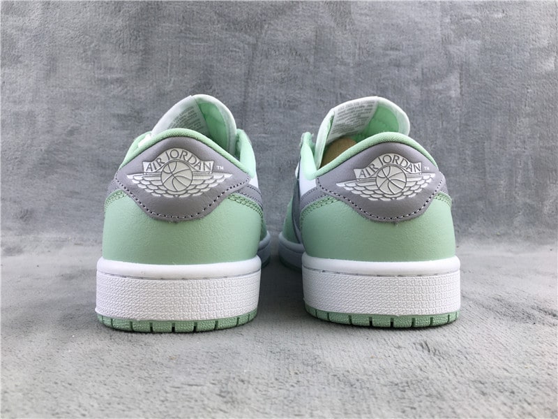 Air Jordan 1 Retro Low "Neutral Grey" фото № 6