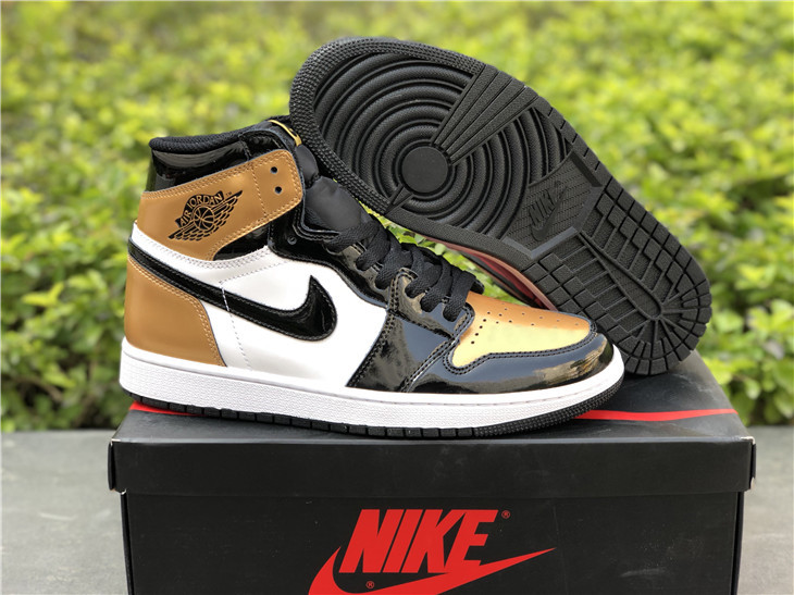 Air Jordan 1 High OG NRD "Gold Toe" фото № 2