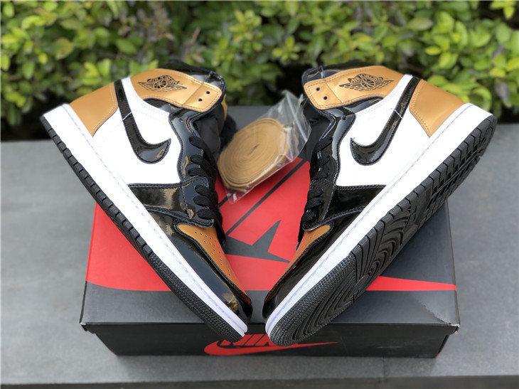 Air Jordan 1 High OG NRD "Gold Toe" фото № 4