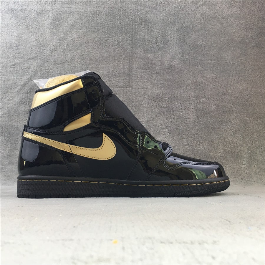 Air Jordan 1 Retro High OG "Black/Metallic Gold" фото № 2