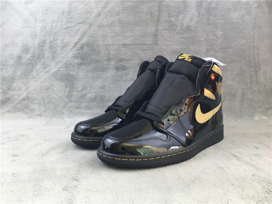 Air Jordan 1 Retro High OG "Black/Metallic Gold" фото № 5