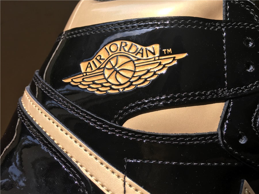 Air Jordan 1 Retro High OG "Black/Metallic Gold" фото № 9