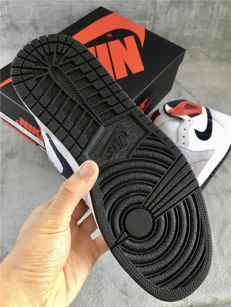 Air Jordan 1 Retro High OG "Light Smoke Grey" фото № 8