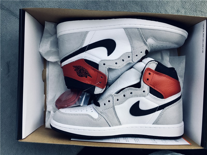 Air Jordan 1 Retro High OG "Light Smoke Grey" фото № 9