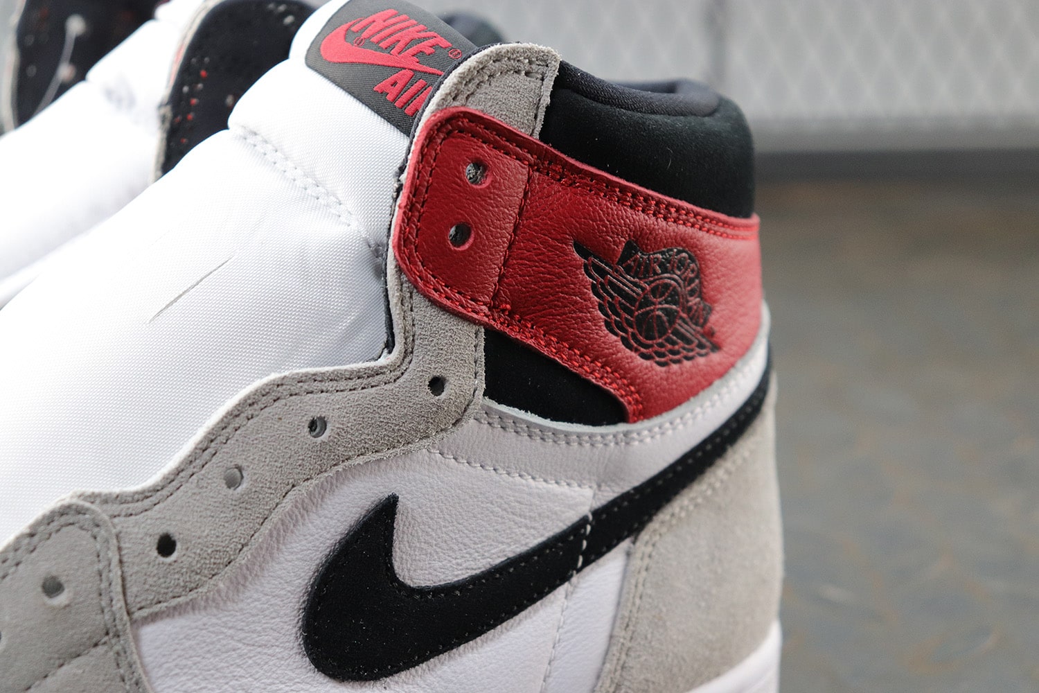 Air Jordan 1 Retro High "Light Smoke Grey" фото № 9