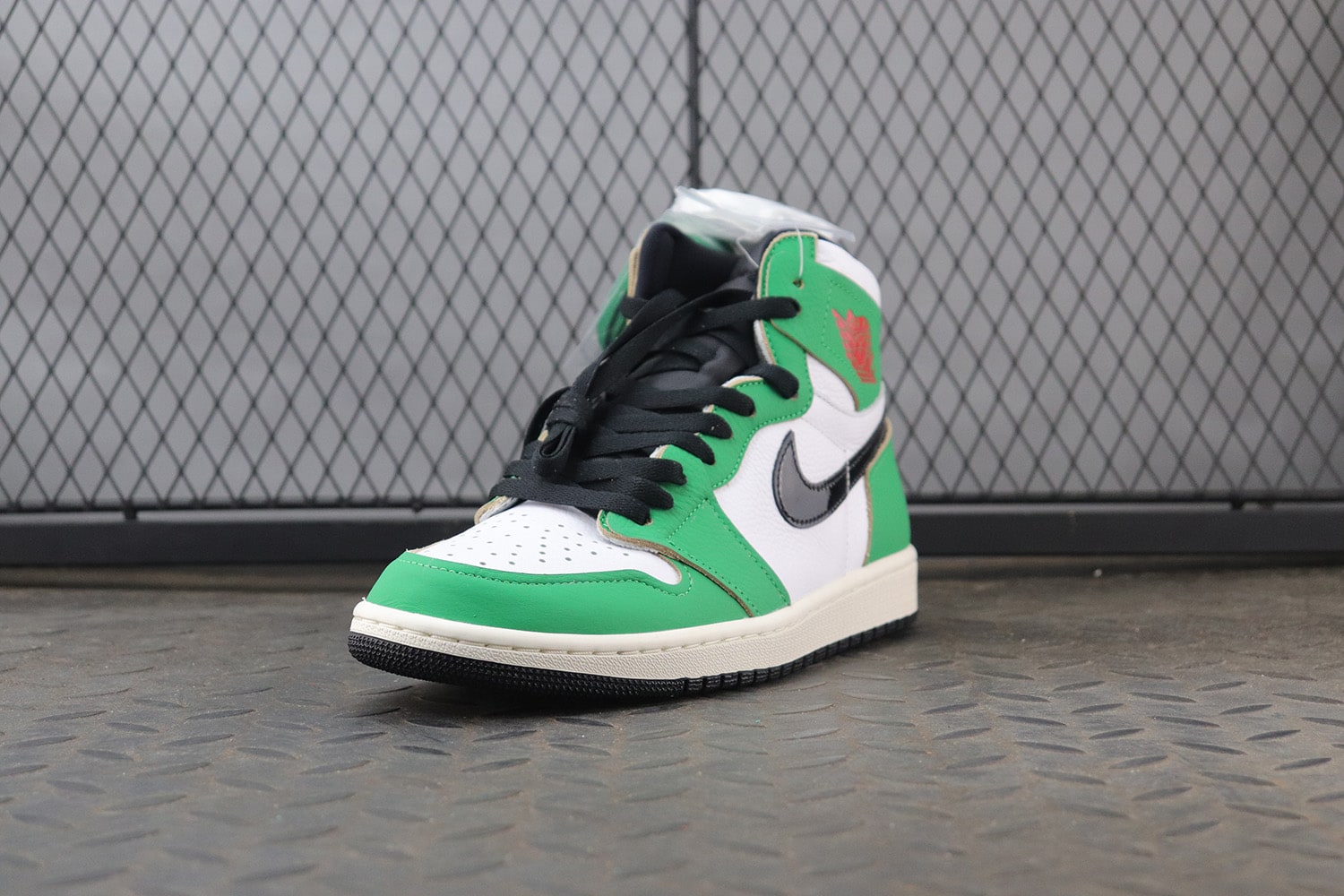 Air Jordan 1 Retro High OG "Lucky Green" фото № 3