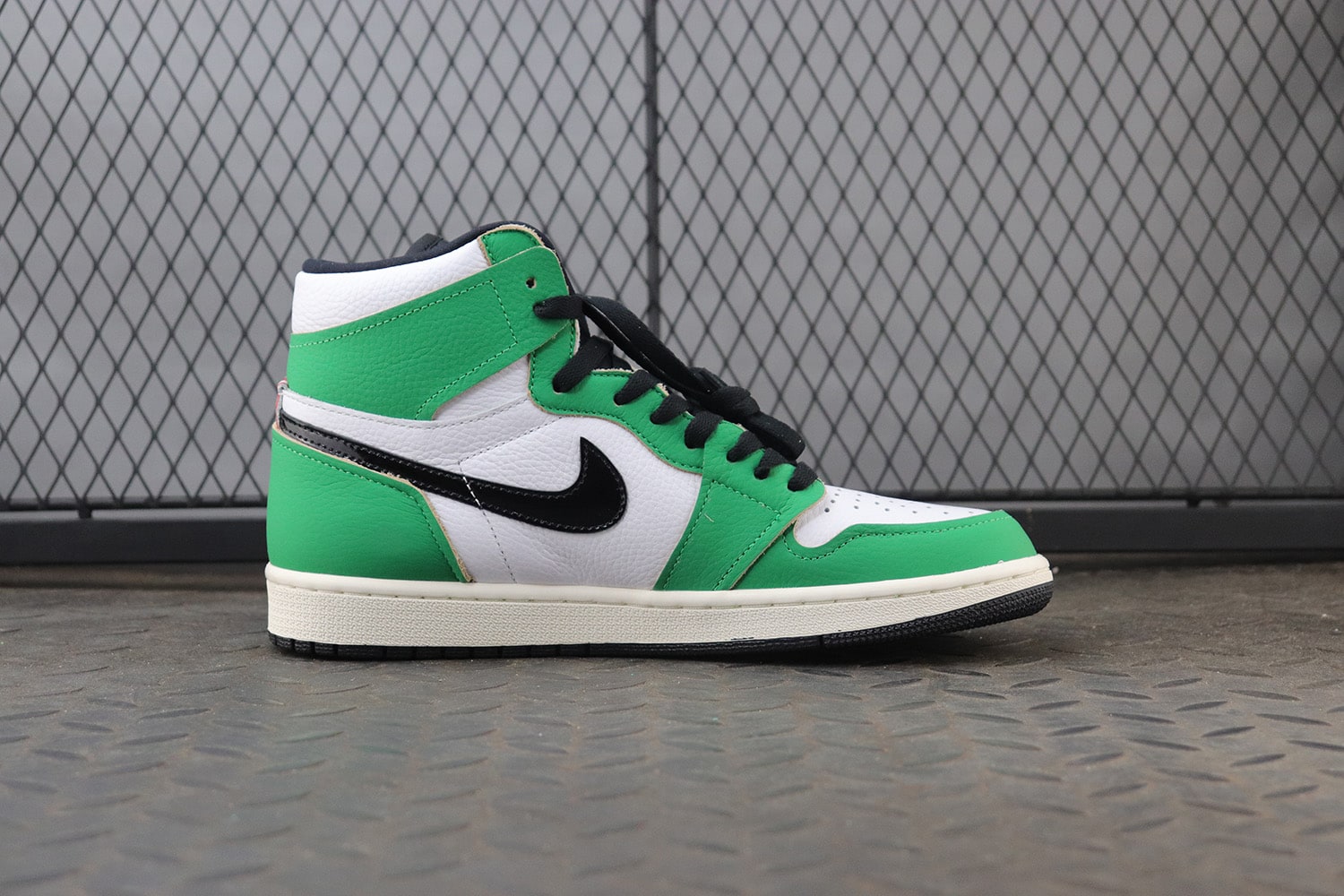 Air Jordan 1 Retro High OG "Lucky Green" фото № 4