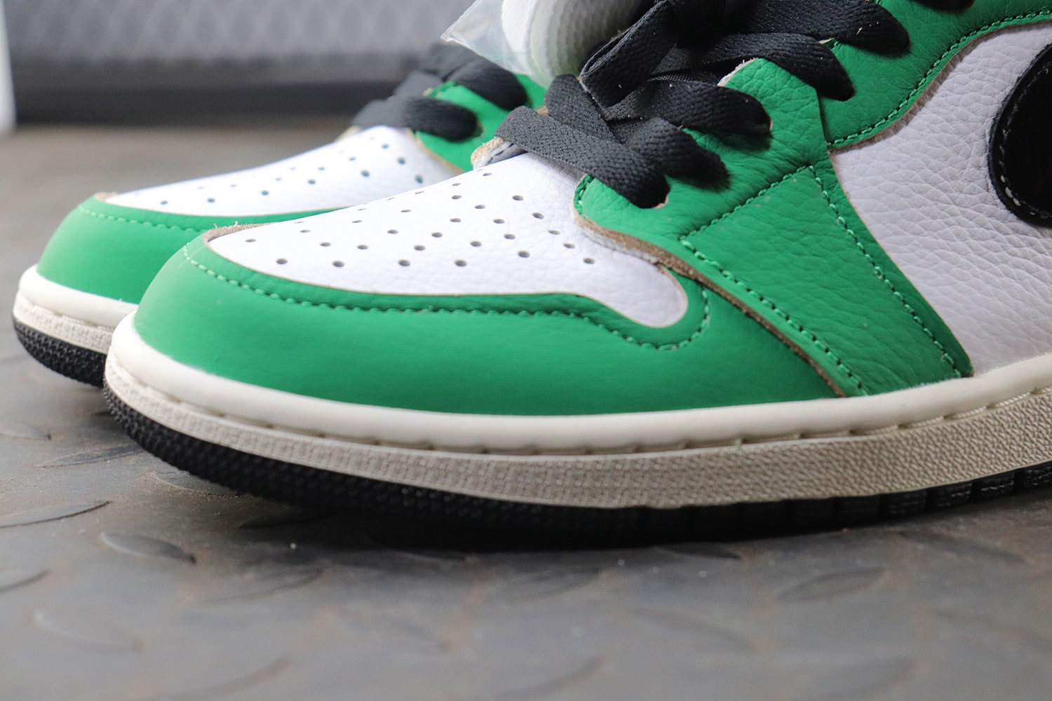 Air Jordan 1 Retro High OG "Lucky Green" фото № 6