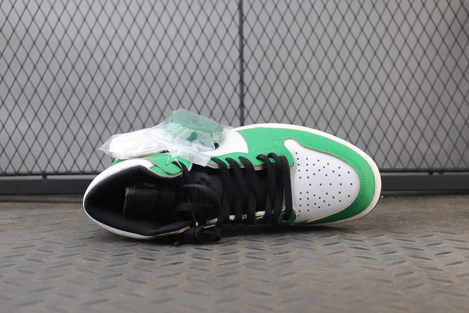 Air Jordan 1 Retro High OG "Lucky Green" фото № 7