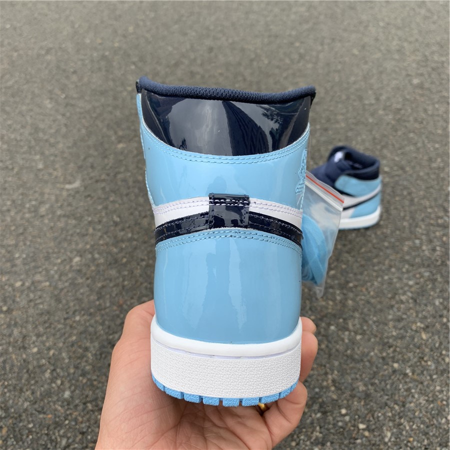 Air Jordan 1 Retro High OG "UNC" фото № 6