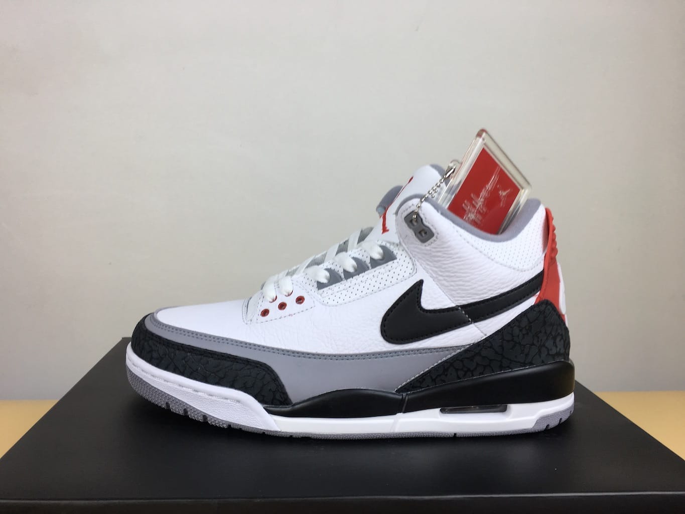 Air Jordan 3 Retro "Tinker Hatfield" фото № 3