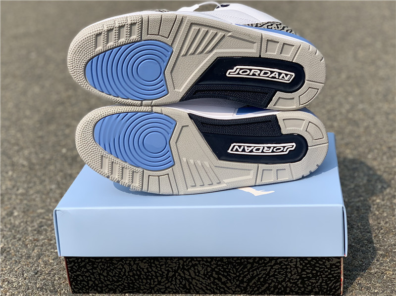 Air Jordan 3 Retro "UNC" фото № 7