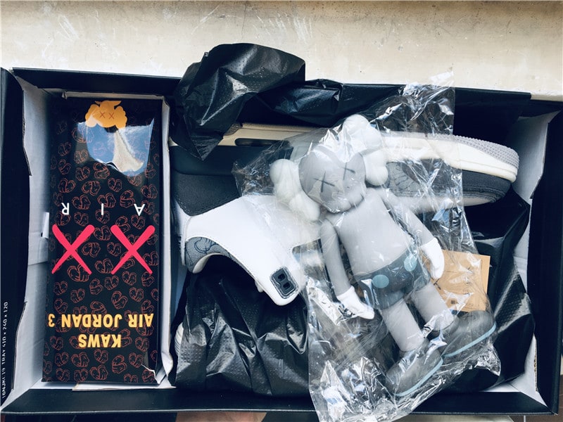 Kaws x Air Jordan 3 Retro "Fresh Water" фото № 7