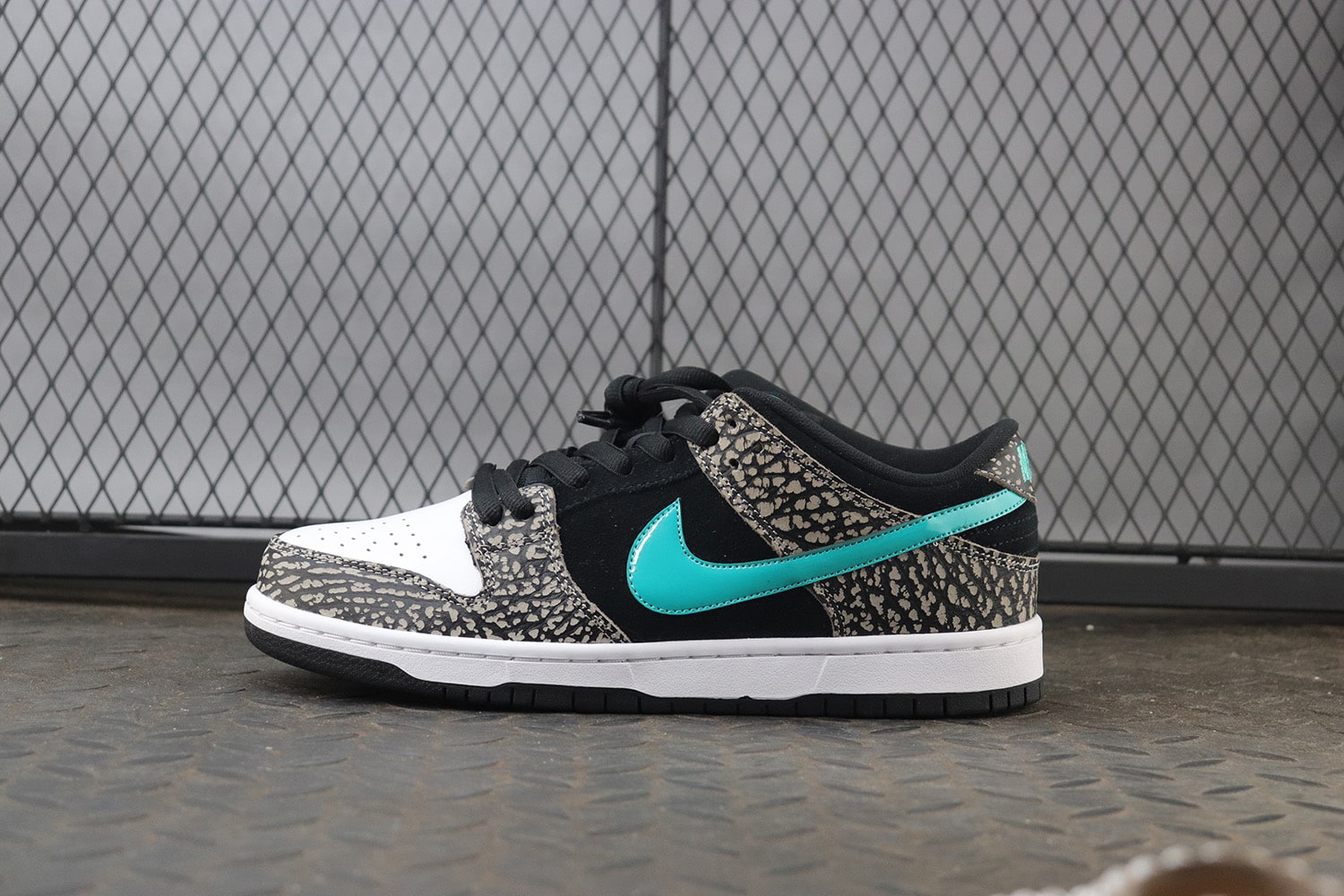 Nike SB Dunk Low Pro "Elephant" фото № 2