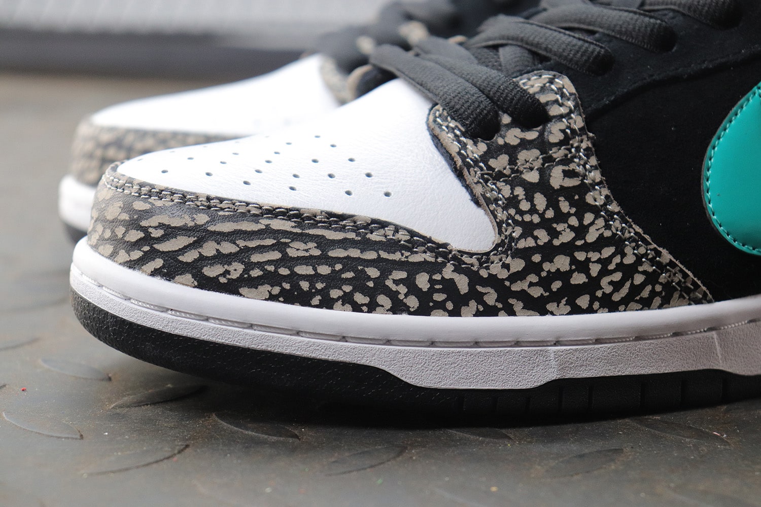 Nike SB Dunk Low Pro "Elephant" фото № 8