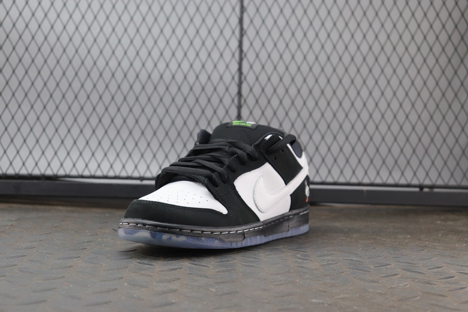 Jeff Staple x Nike SB Dunk Low "Pigeon" фото № 5