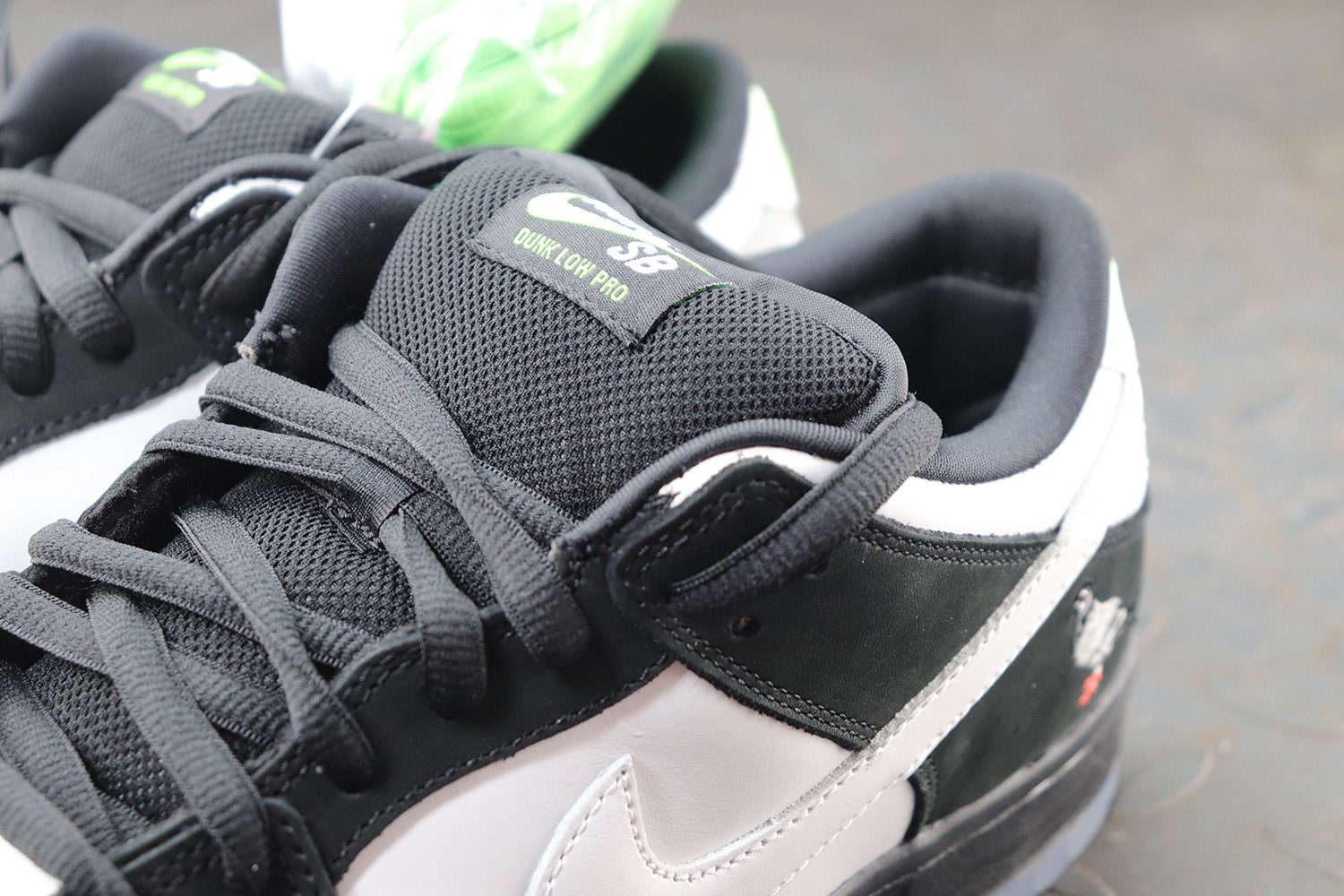 Jeff Staple x Nike SB Dunk Low "Pigeon" фото № 8