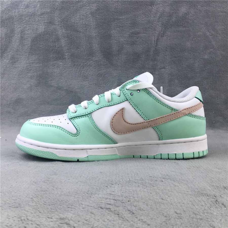 Nike SB Dunk Low SP "Green Tender Powder" фото № 3