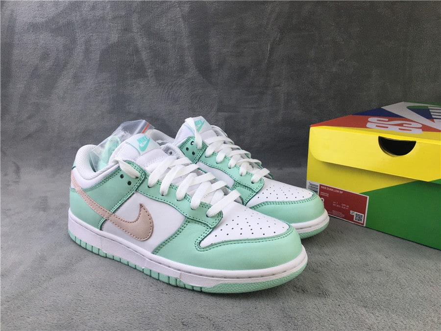 Nike SB Dunk Low SP "Green Tender Powder" фото № 4