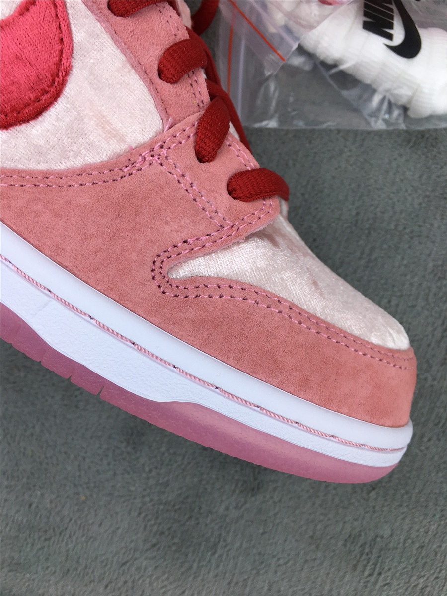 StrangeLove x Nike SB Dunk Low "Pink" фото № 3