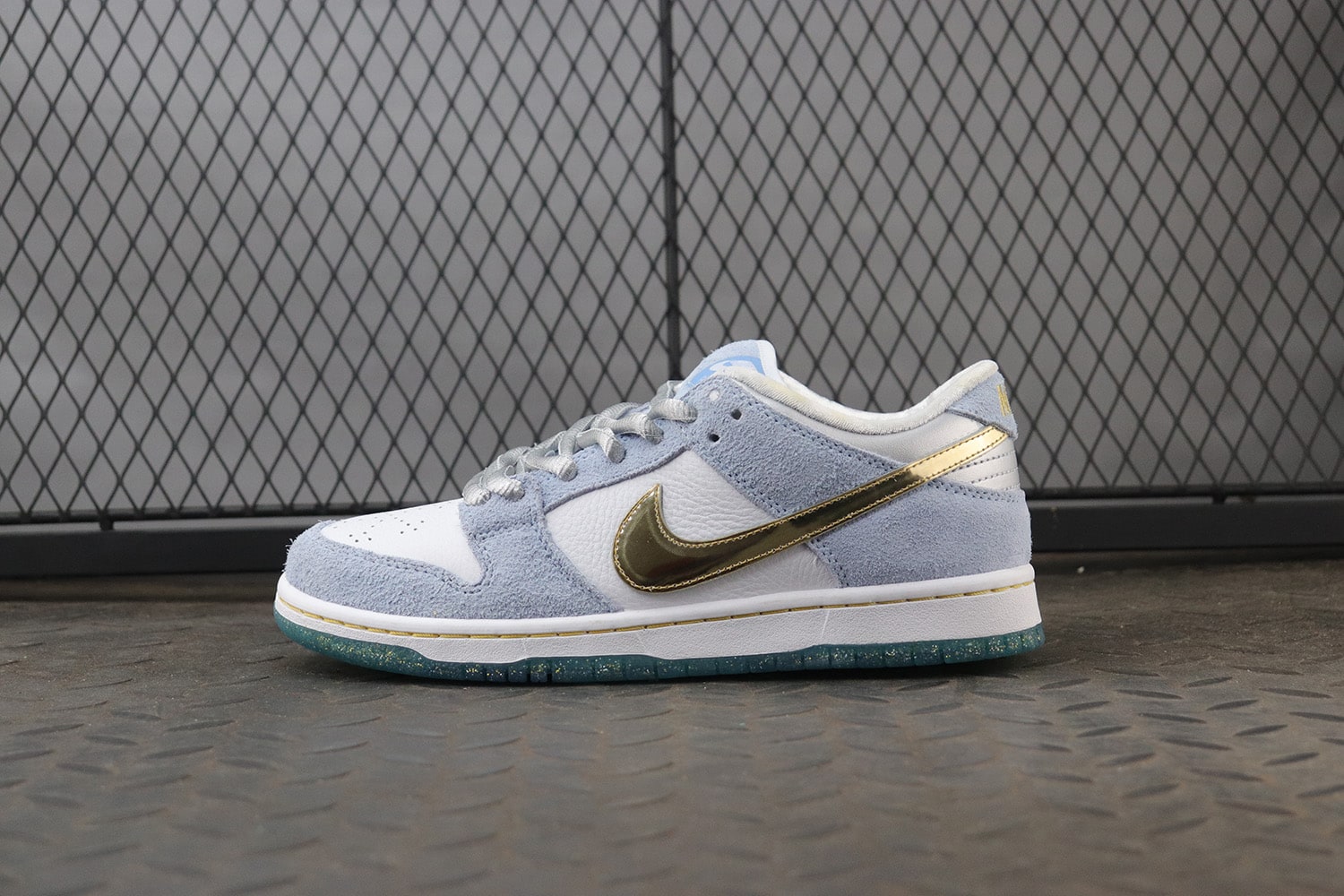 Sean Cliver x Nike SB Dunk Low "Light Blue/Lilac" фото № 2