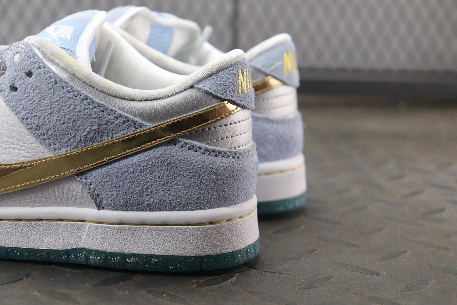 Sean Cliver x Nike SB Dunk Low "Light Blue/Lilac" фото № 9