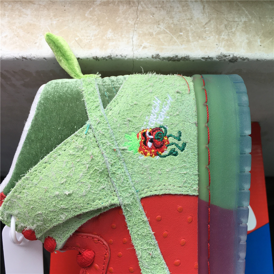 Nike Dunk High "Strawberry cough" фото № 6