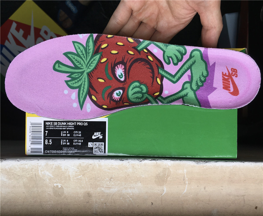 Nike Dunk High "Strawberry cough" фото № 9