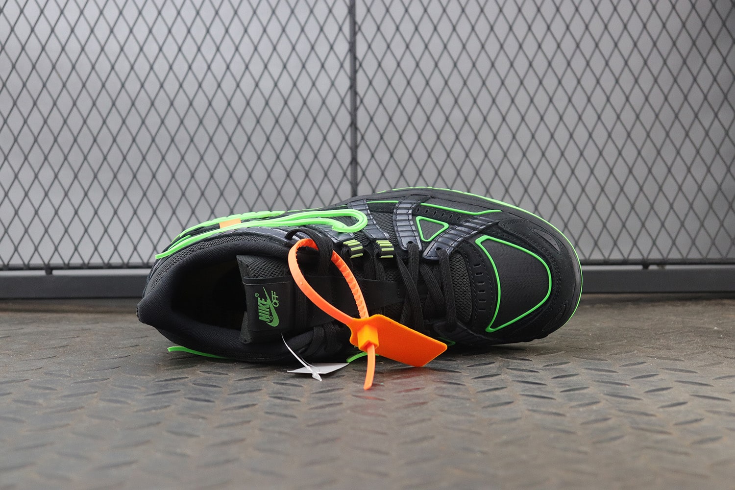 Off-White x Nike Air Rubber Dunk "Black" фото № 4