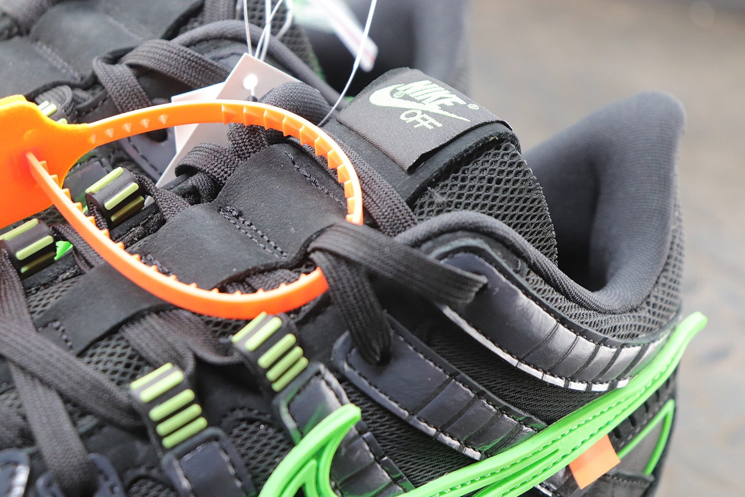 Off-White x Nike Air Rubber Dunk "Black" фото № 8