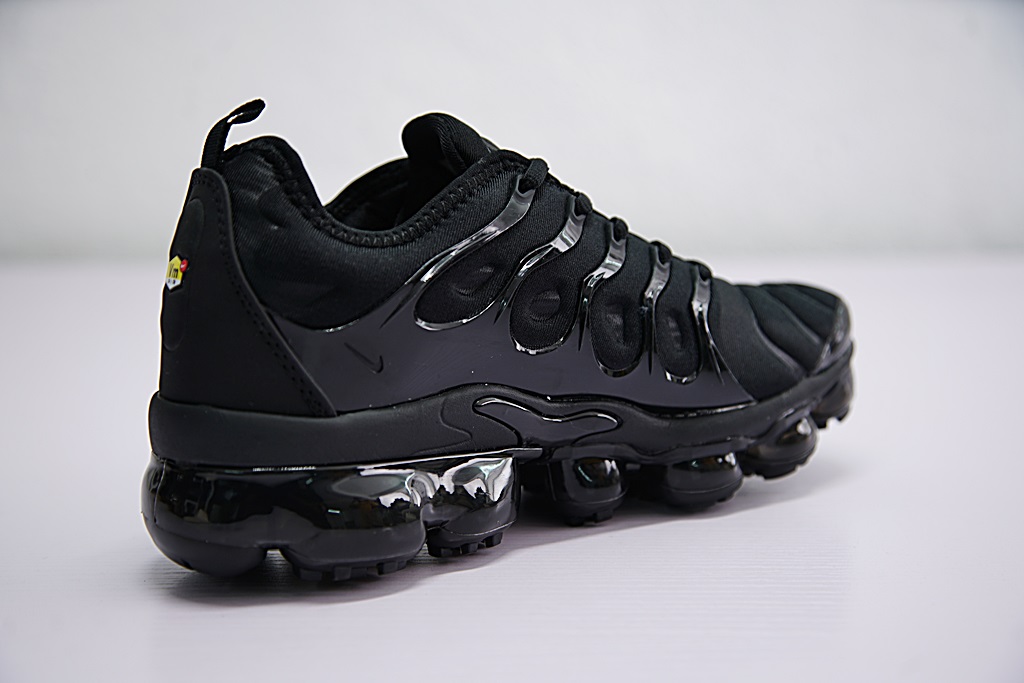 Nike Air vapormax plus "Triple black" фото № 4