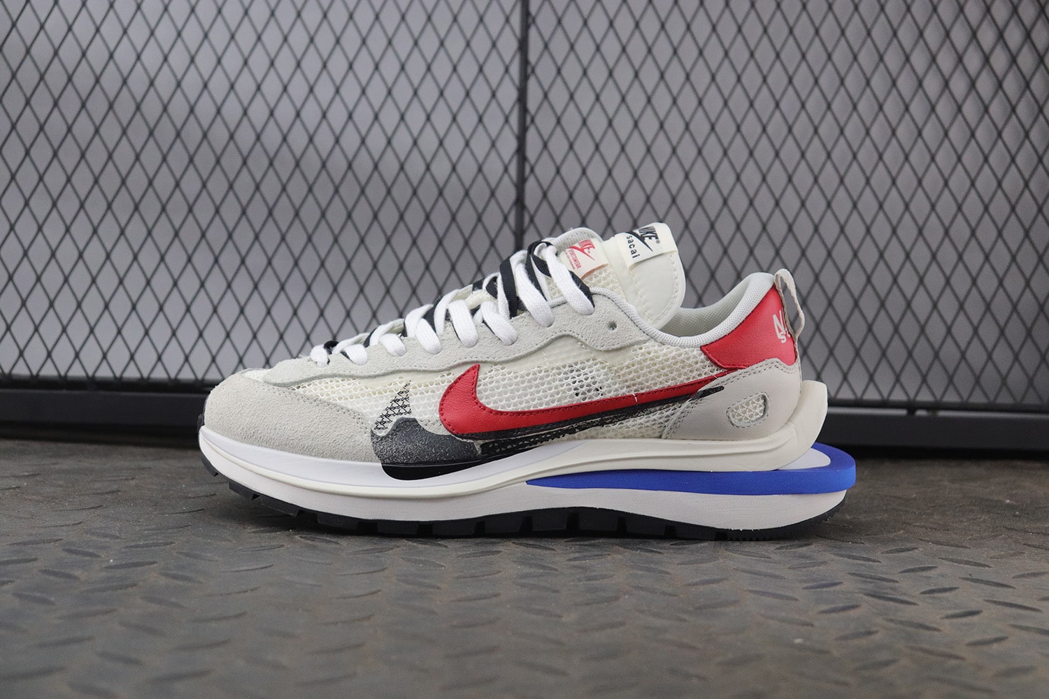 Sacai x Nike Vaporwaffle "White" фото № 2