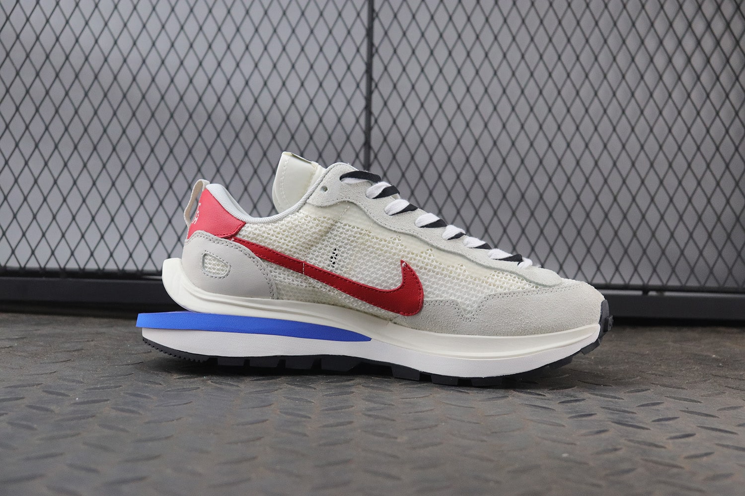 Sacai x Nike Vaporwaffle "White" фото № 3