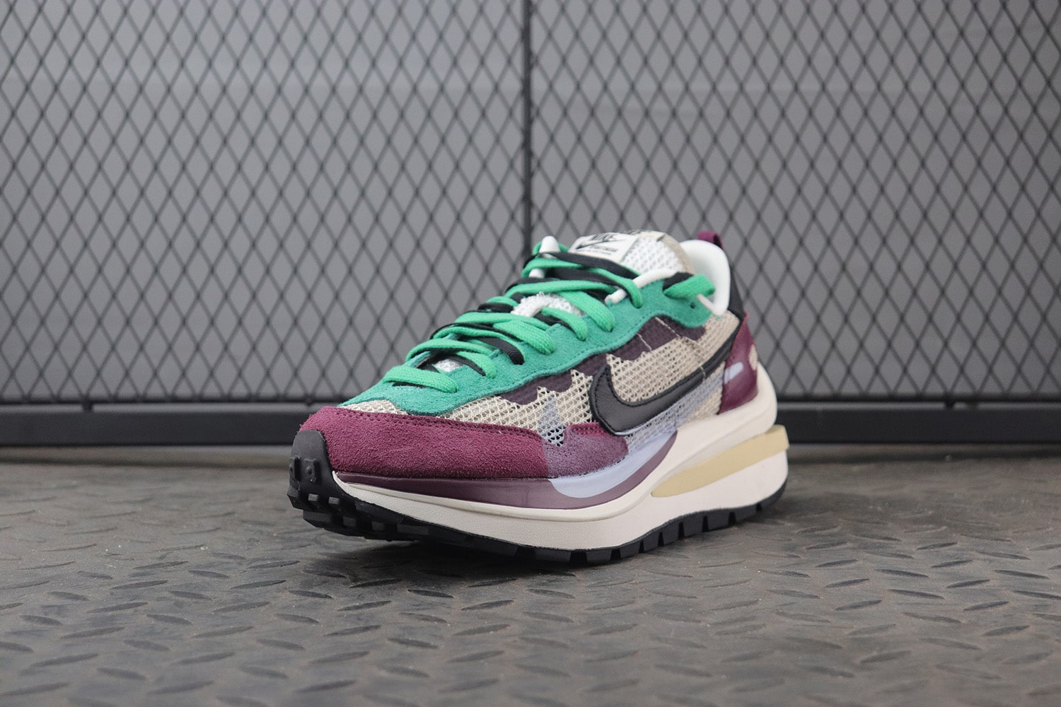 Sacai x Nike Vaporwaffle "Burgundy/Green/Beige" фото № 5