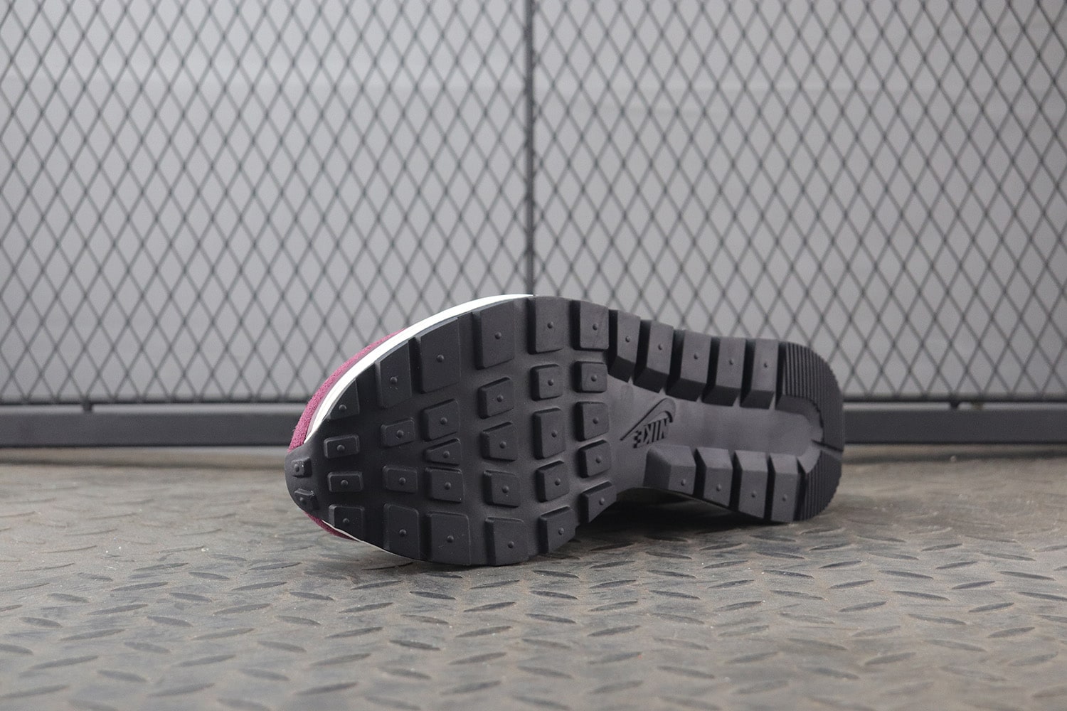 Sacai x Nike Vaporwaffle "Burgundy/Green/Beige" фото № 7