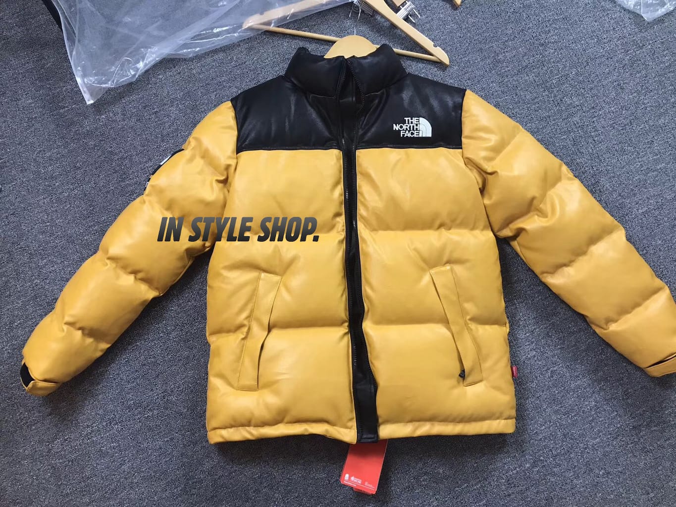Пуховик Supreme x The North Face Leather Nuptse Jacket "Yellow" фото № 2