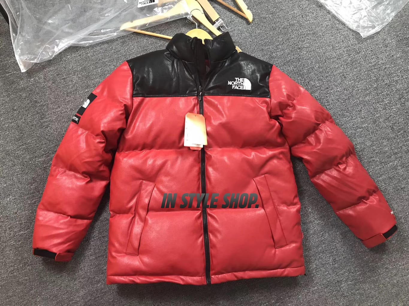 Пуховик Supreme x The North Face Leather Nuptse Jacket "Red" фото № 2