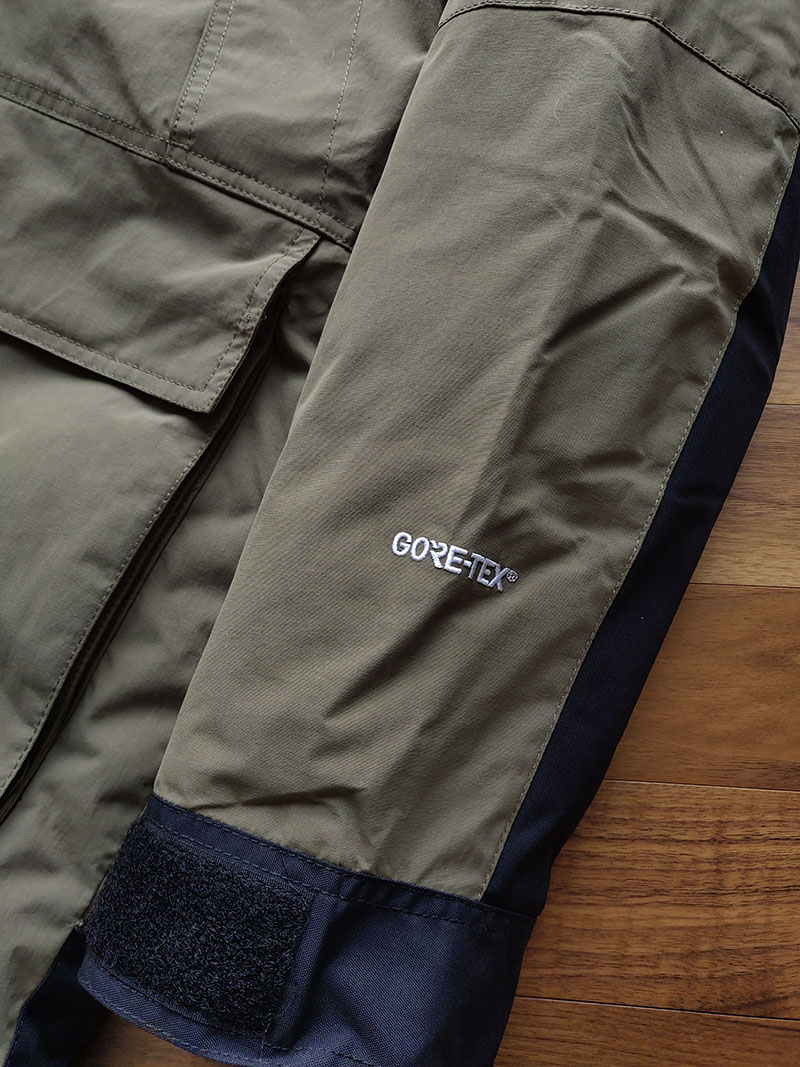 Пуховик The North Face Embroidery Logo Gore-Tex On Black "Navy Beige" фото № 4