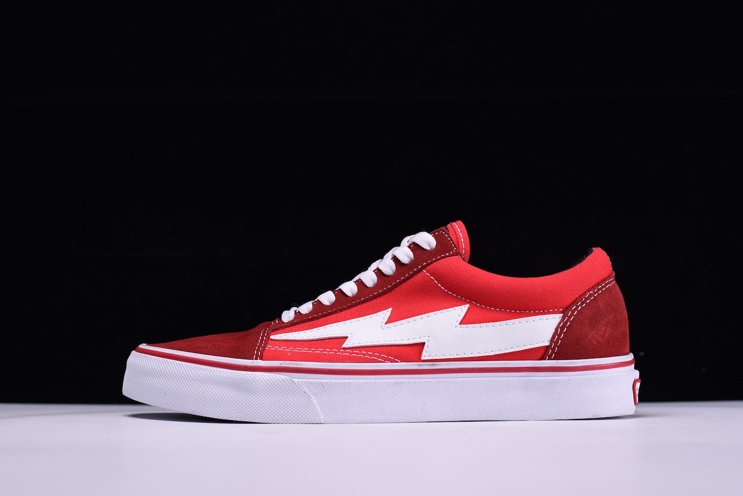 Revenge x Storm Pop-up Store "Red" фото № 2