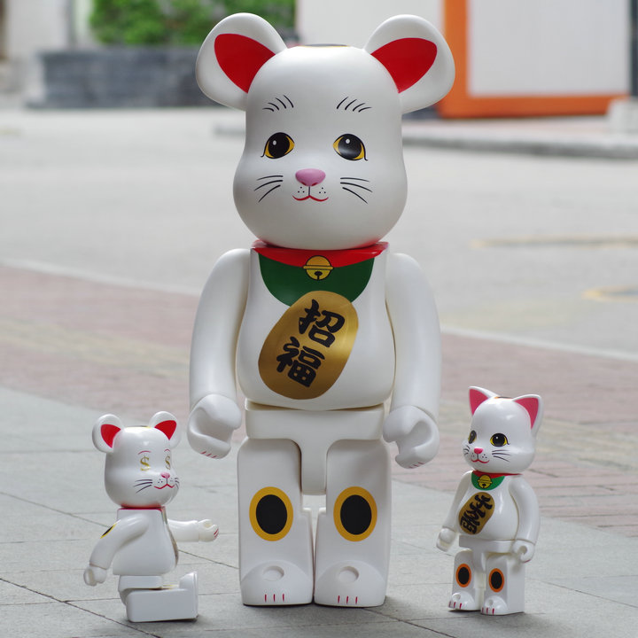 Игрушка BEARBRICK 1000% Maneki Neko "White" фото № 5
